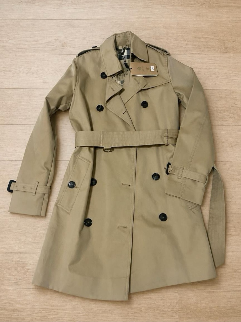 Burberry Classic Double-Breasted Trench Coat - Khaki - Picture 3 of 11
